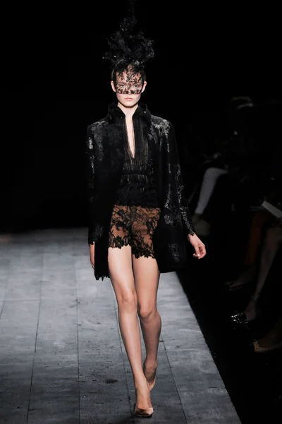 Look 4